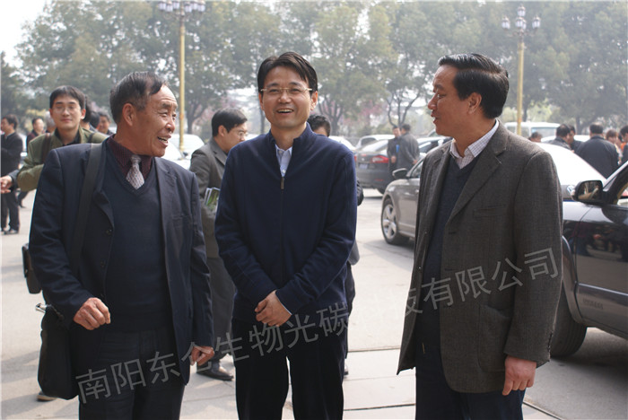 ���(y��ng)�������������L(ch��ng)��־�����У��c��̼�̷���ϯ��(zhu��n)���������������|����˾�����L(ch��ng)���������ң��H�н�Մ